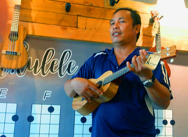 UkeHUB Kafe in Mactan Island Lapulapu City Cebu Philippines Frank Clive Cane at UkeHUB Kafe in Mactan Island Lapulapu City Cebu Philippines