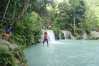 Vine swinging at Cambugahay Falls